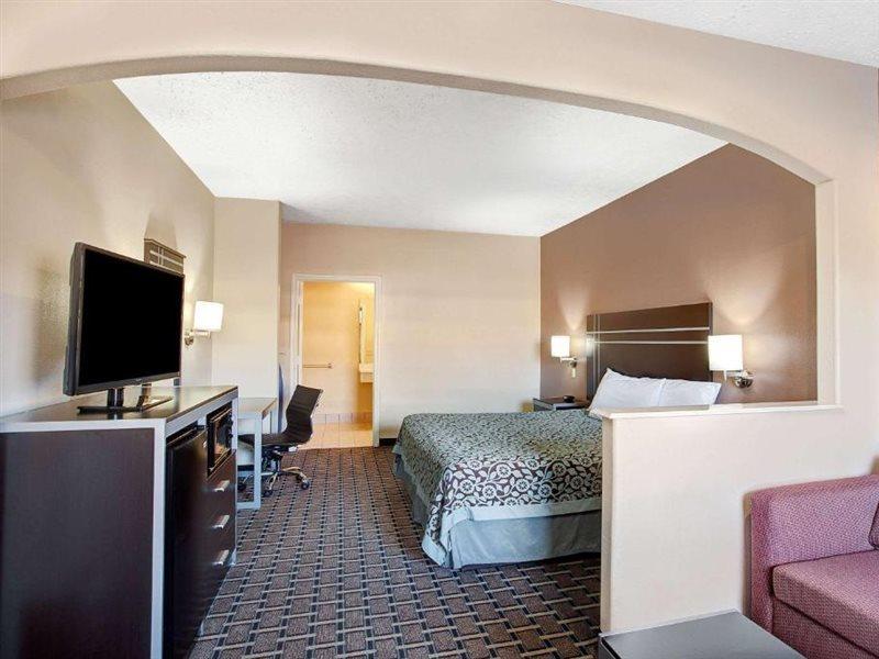 Days Inn & Suites By Wyndham Houston North - Spring Extérieur photo