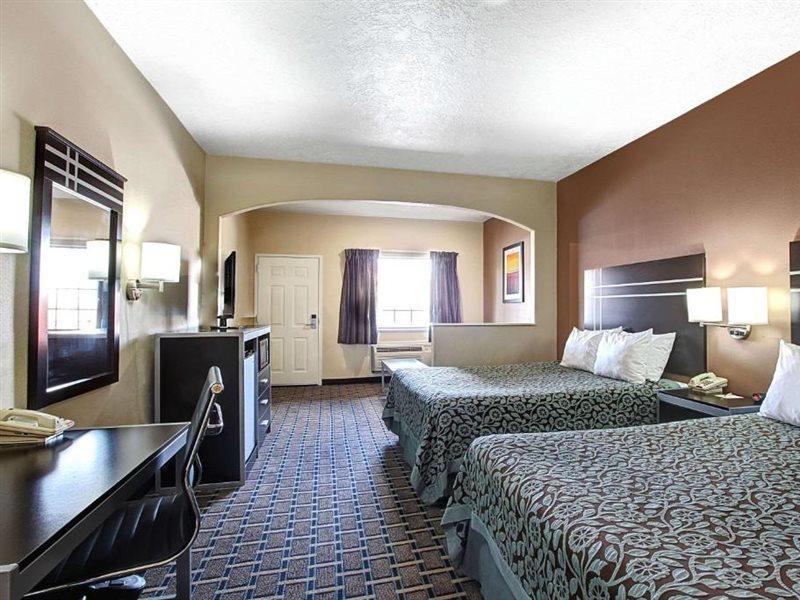 Days Inn & Suites By Wyndham Houston North - Spring Extérieur photo