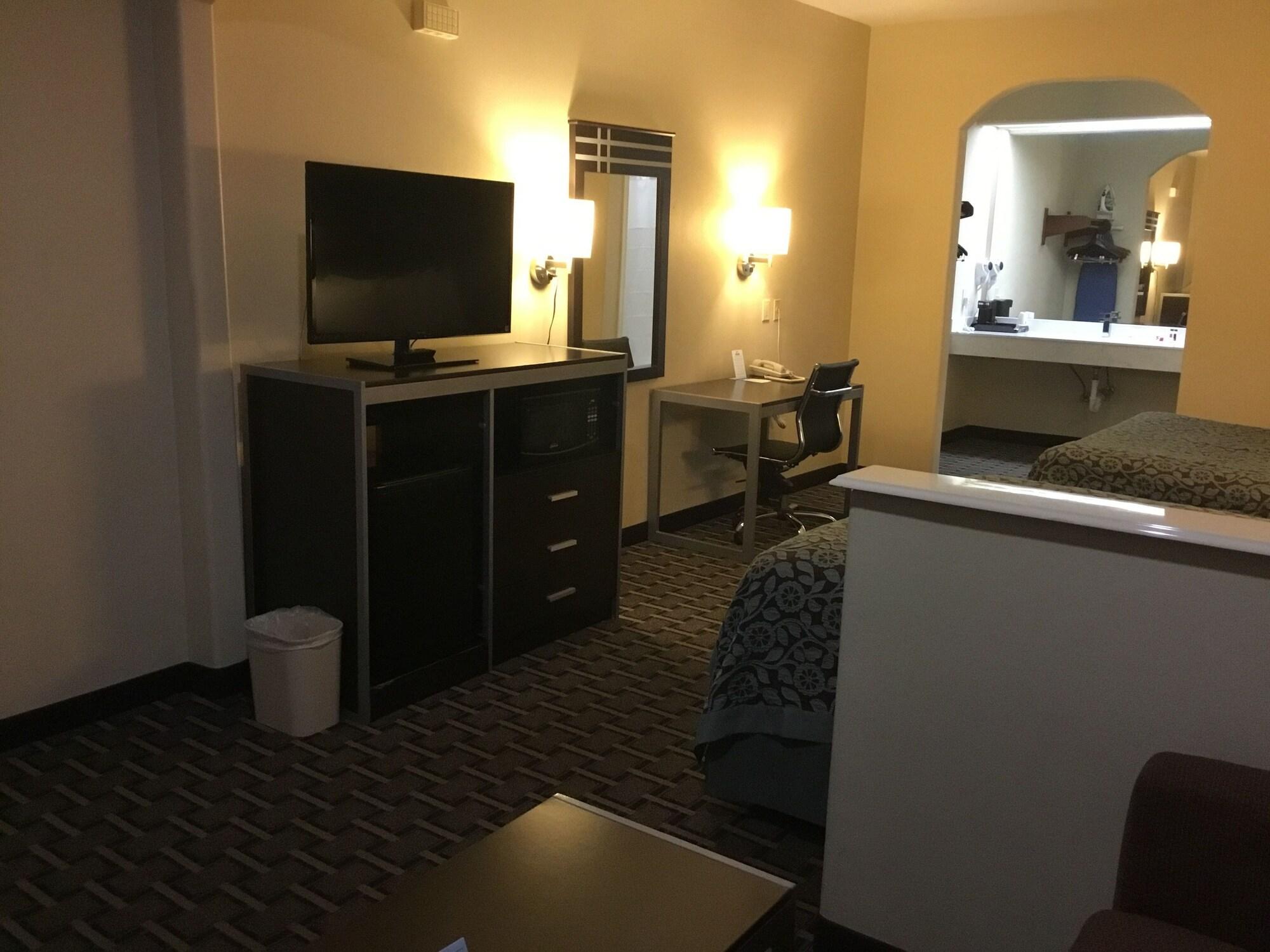 Days Inn & Suites By Wyndham Houston North - Spring Extérieur photo