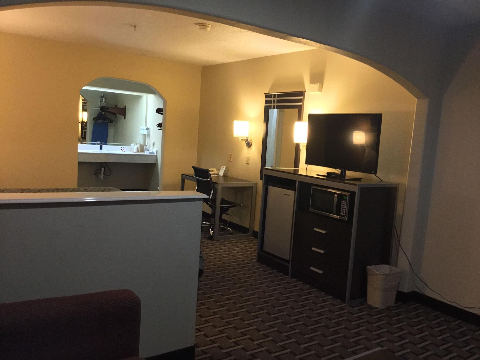 Days Inn & Suites By Wyndham Houston North - Spring Extérieur photo