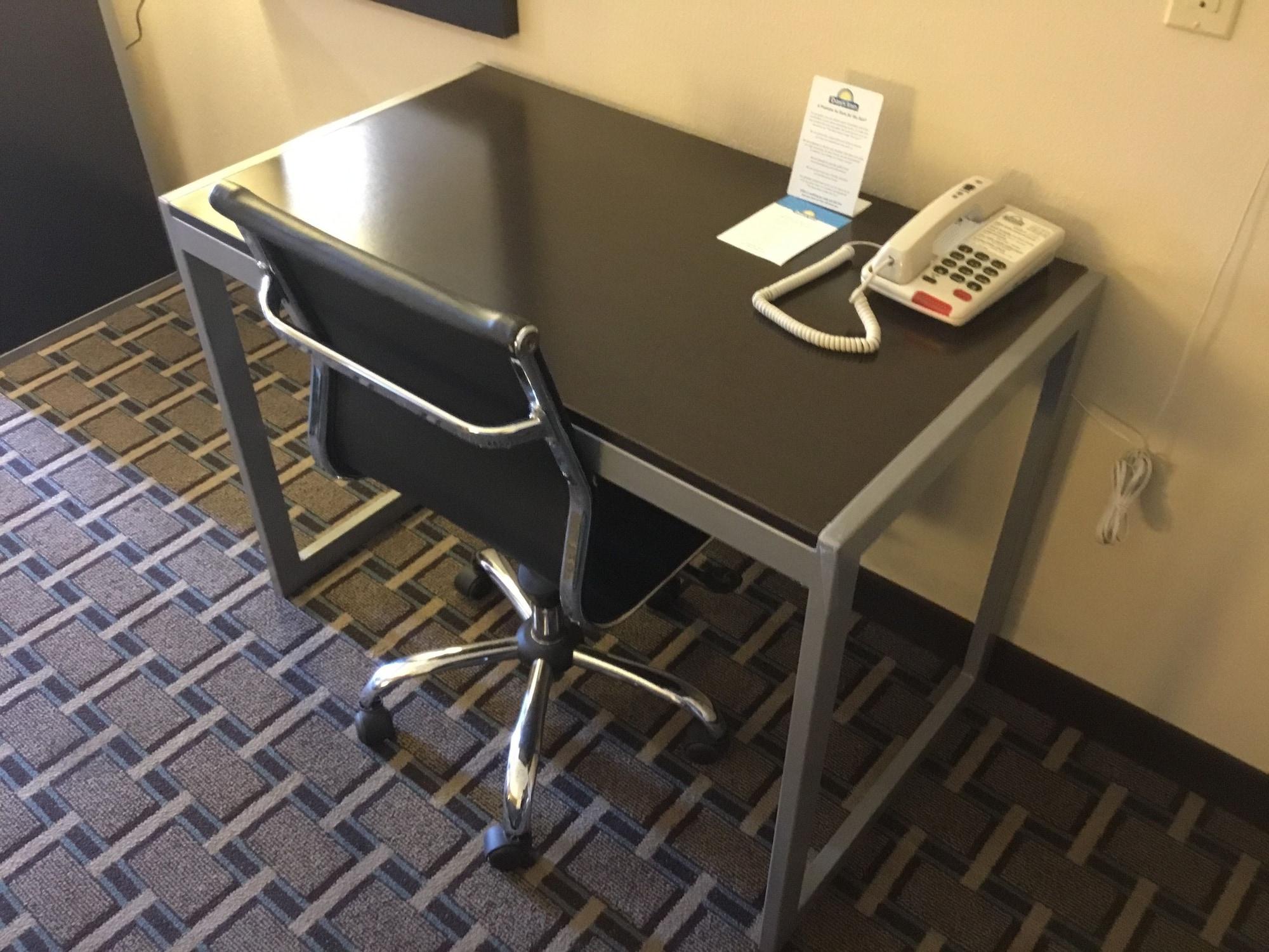 Days Inn & Suites By Wyndham Houston North - Spring Extérieur photo