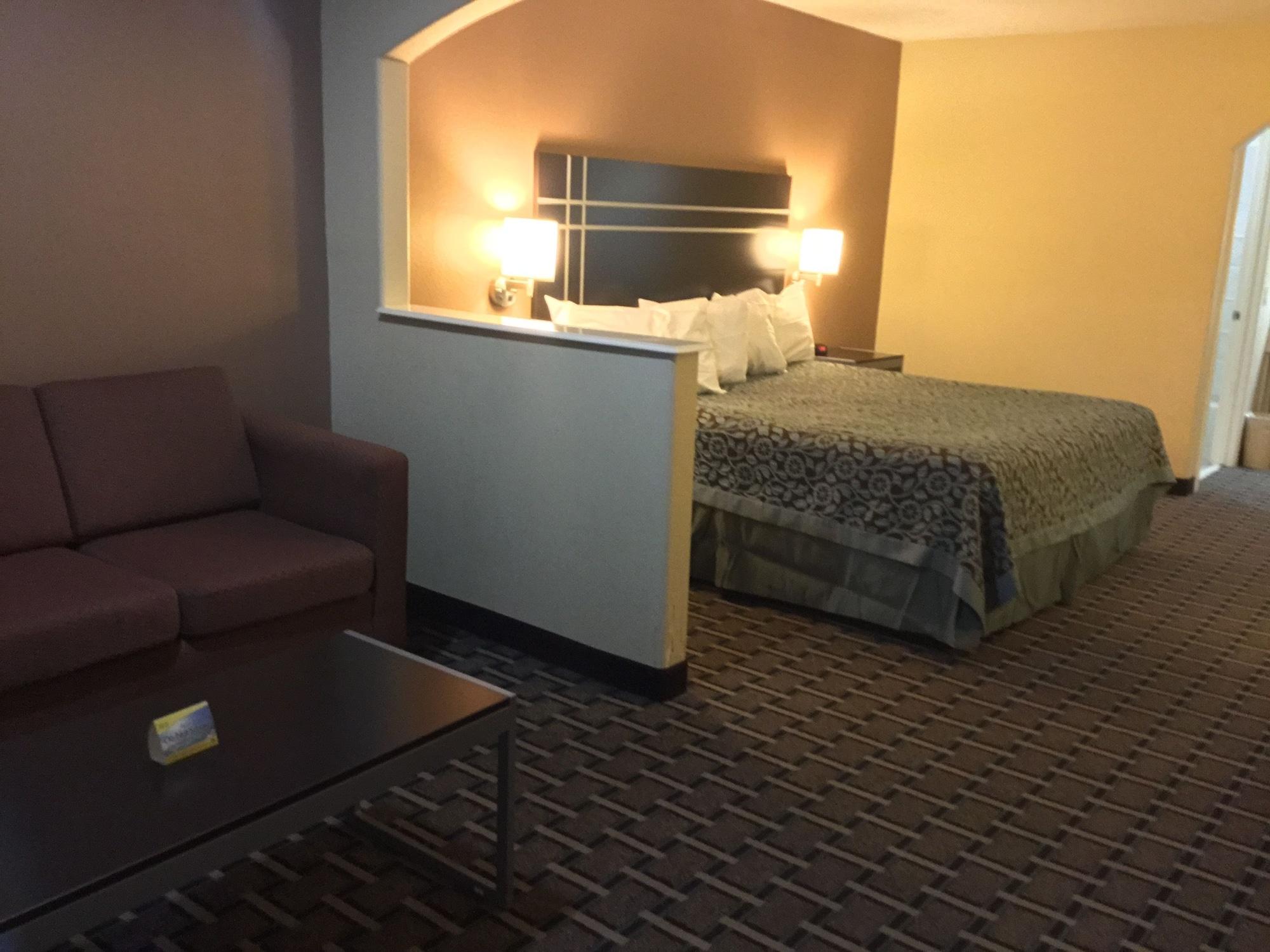 Days Inn & Suites By Wyndham Houston North - Spring Extérieur photo