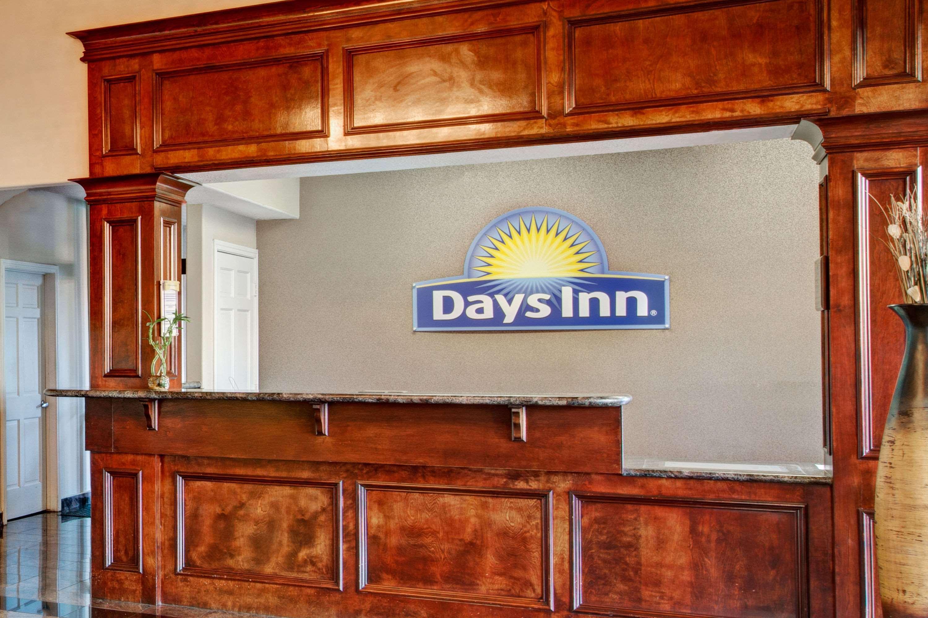 Days Inn & Suites By Wyndham Houston North - Spring Extérieur photo