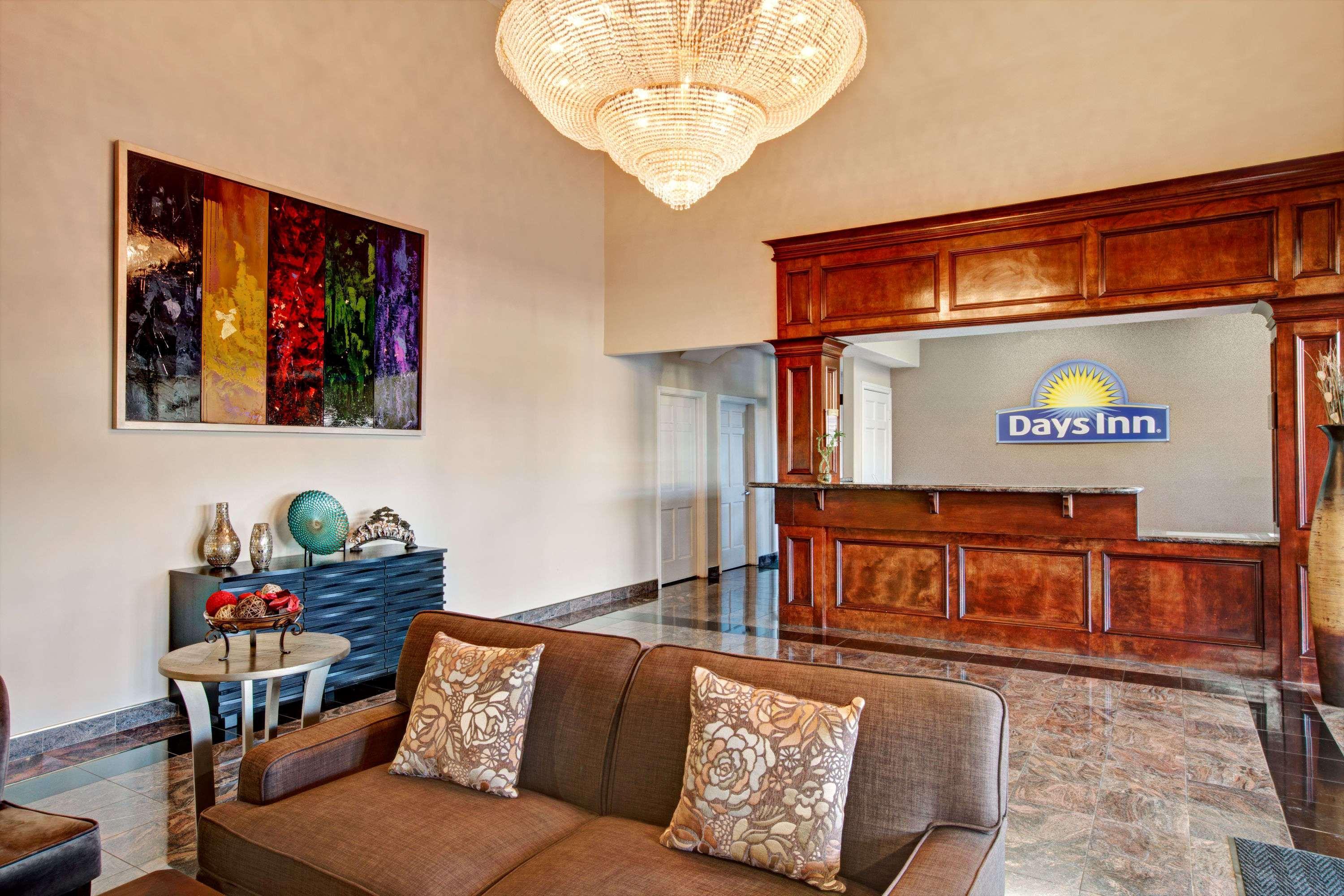 Days Inn & Suites By Wyndham Houston North - Spring Extérieur photo