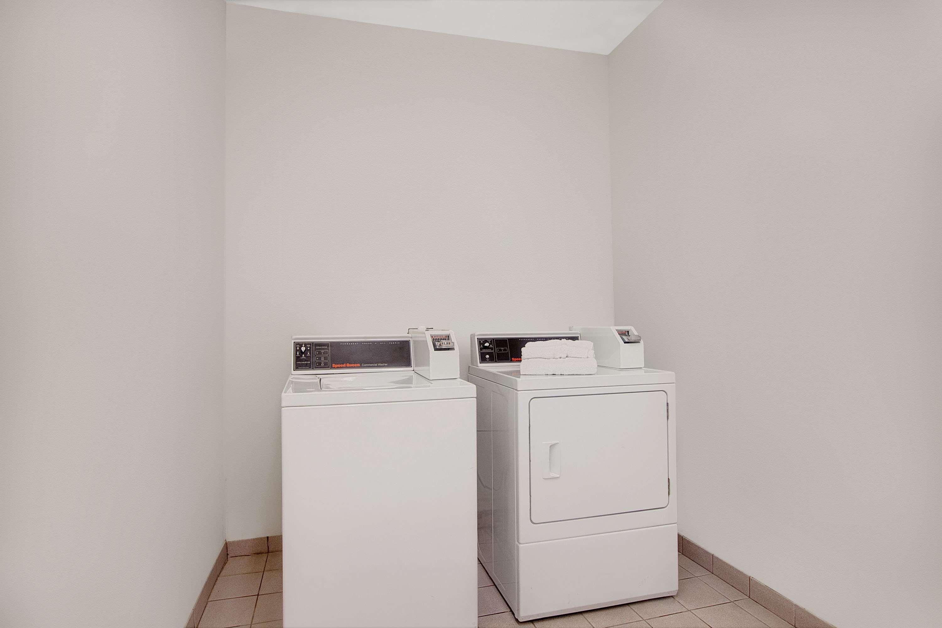 Days Inn & Suites By Wyndham Houston North - Spring Extérieur photo