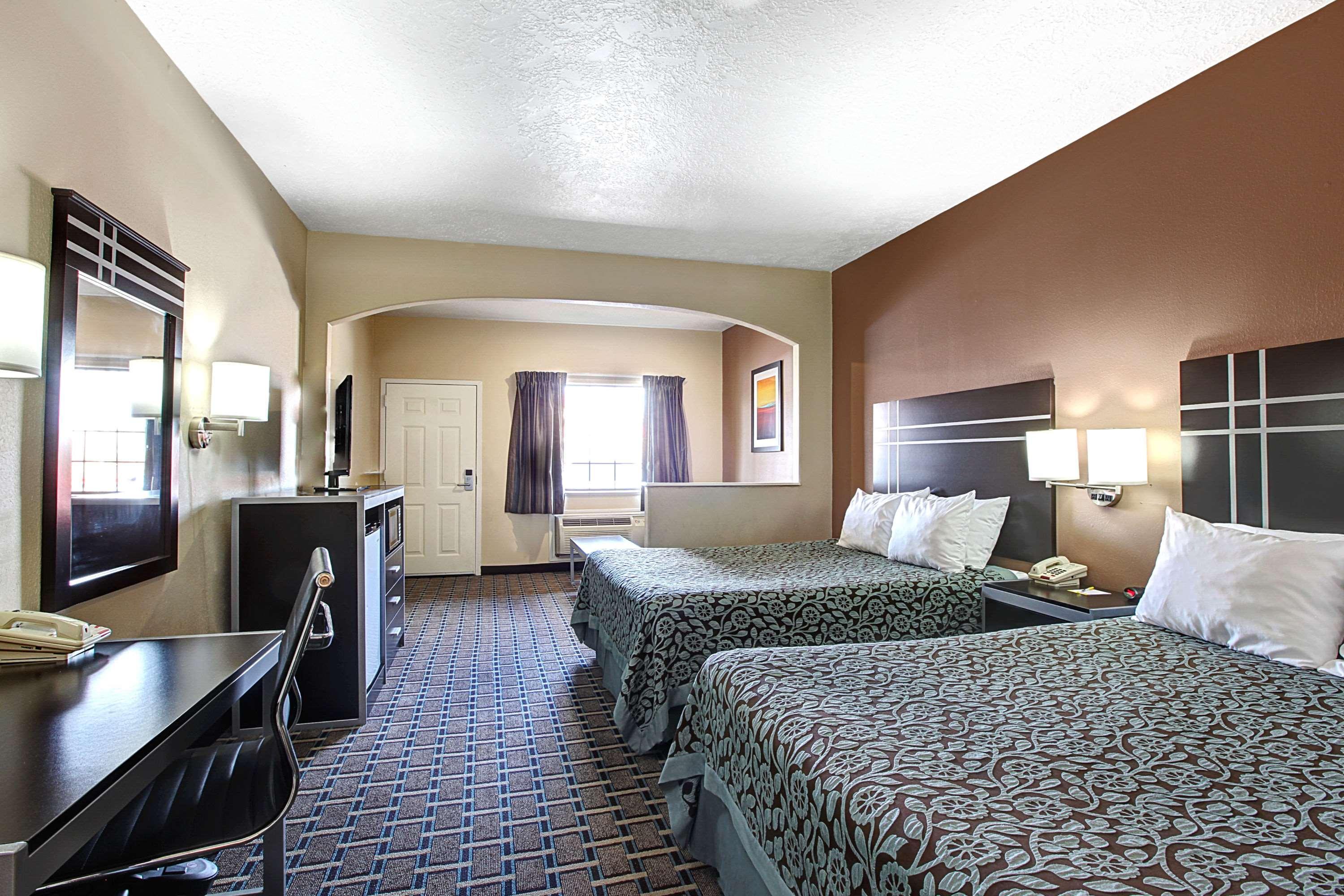 Days Inn & Suites By Wyndham Houston North - Spring Extérieur photo