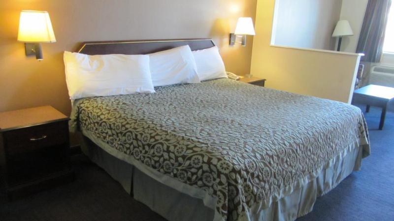 Days Inn & Suites By Wyndham Houston North - Spring Extérieur photo
